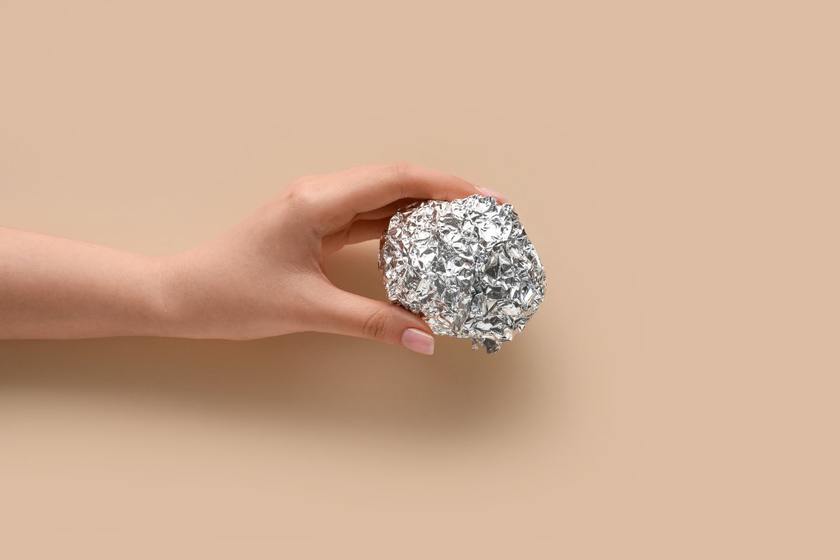 Baking Soda and Aluminium Foil Method
