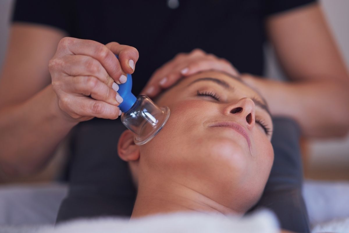 How Facial Cupping Therapy Works