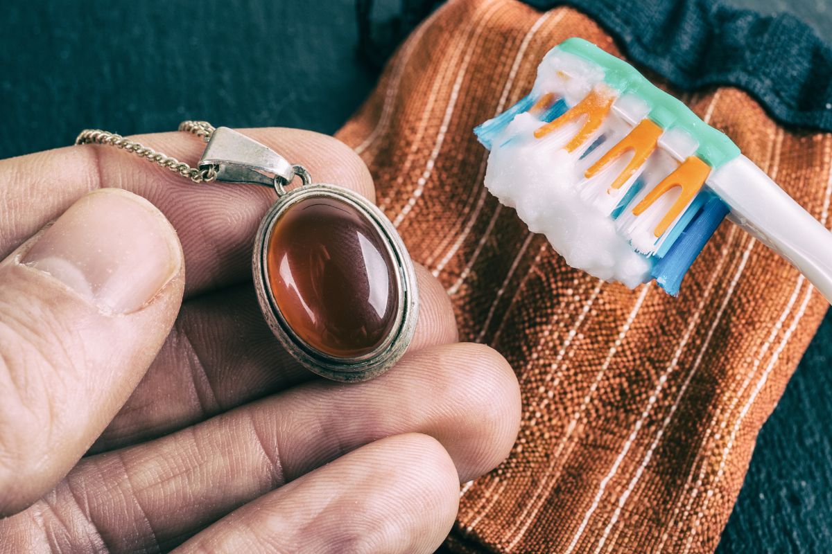 how to clean silver jewlery at home