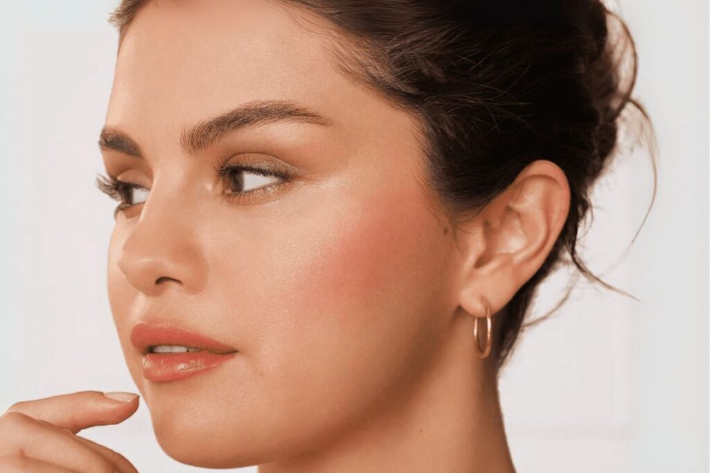 a girl showing how to wear red blush